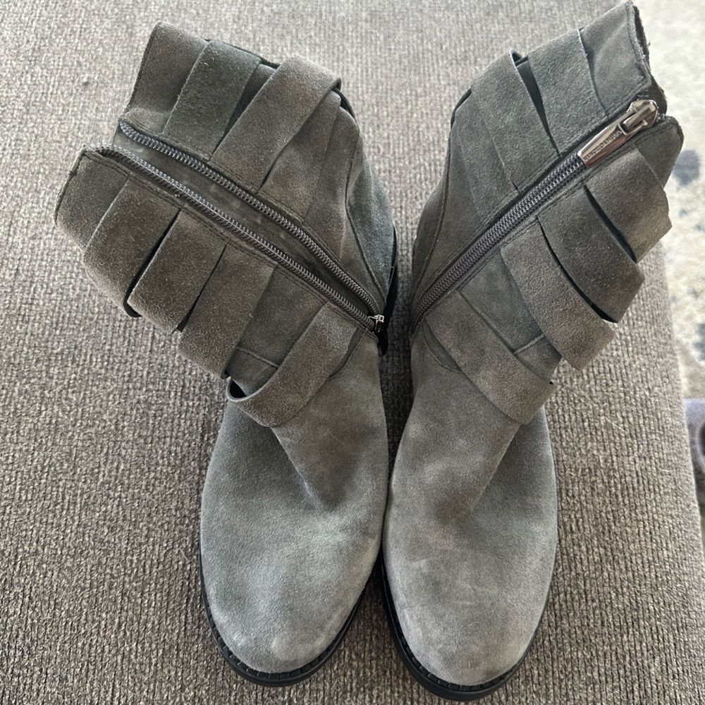 Vince Camuto VC-Webey Gray Suede Leather Ankle Booties Boots 7M